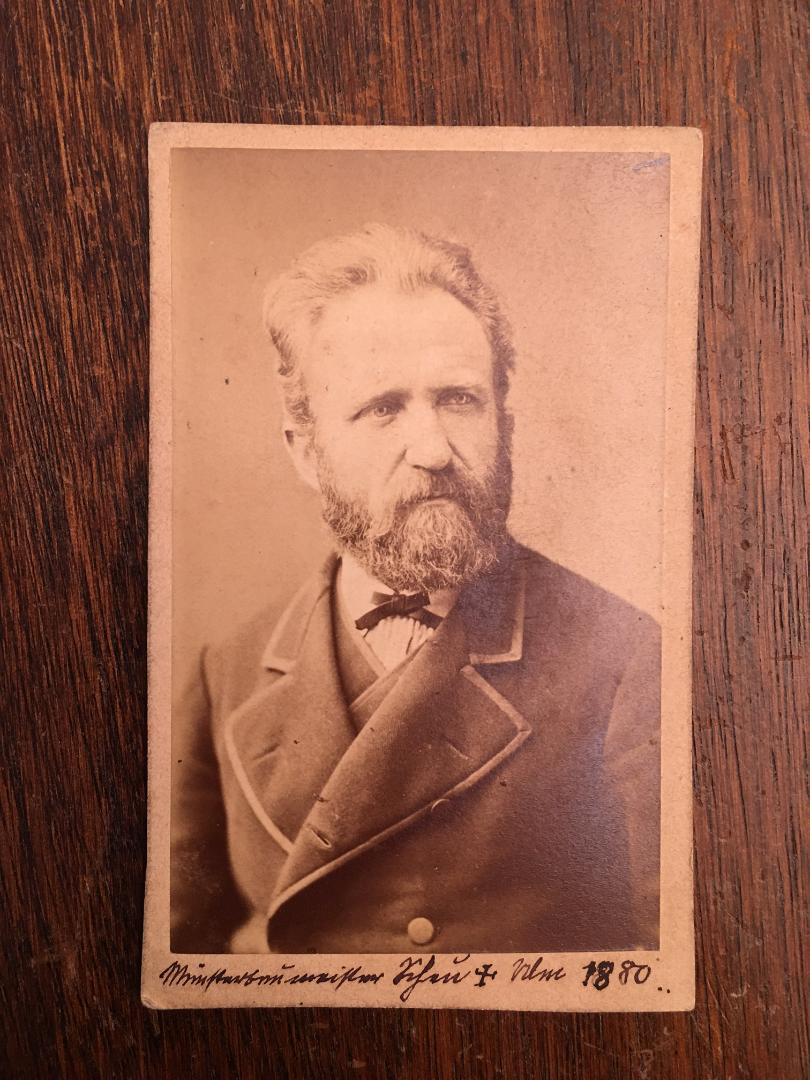 Scheu, Albumin-Porträtfotografie des 13. Ulmer Münsterbaumeisters Ludwig Scheu :